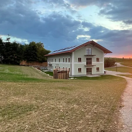 Ξενοδοχείο με διαμερίσματα Naehe Muenchen Jacuzzi Grillkota 75 Zoll Tv