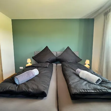 Ξενοδοχείο με διαμερίσματα Naehe Muenchen Jacuzzi Grillkota 75 Zoll Tv